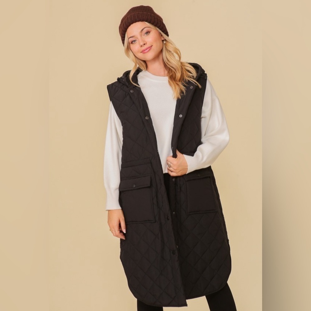 SO CUTE! Black Quilted Slightly Puffer Vest. - Picture 2 of 6